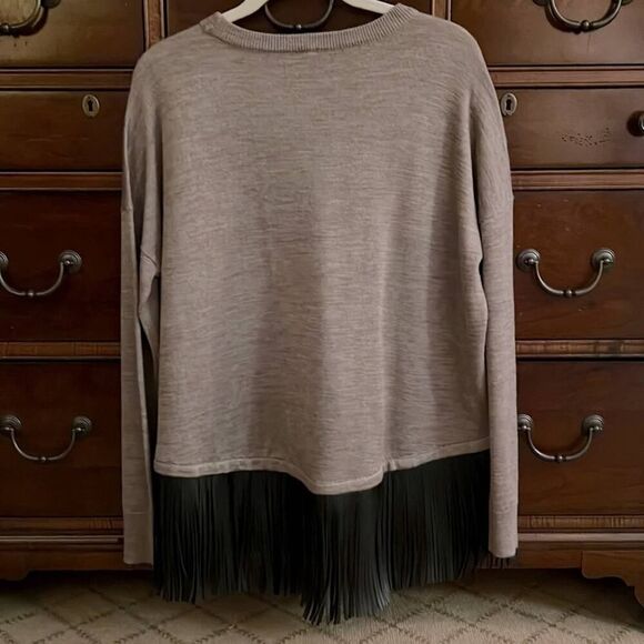 5/48 by Saks Fifth Ave sweater w black fringe faux leather hem detail. NWOT XS - Picture 4 of 11